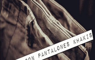 Reglas con pantalones khakis